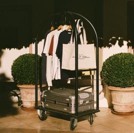 HIGHSNOBIETY E HOTEL IL PELLICANO PER UNA CAPSULE COLLECTION SENZA TEMPO PER CELEBRARE I 60 ANNI DI UN'ICONA